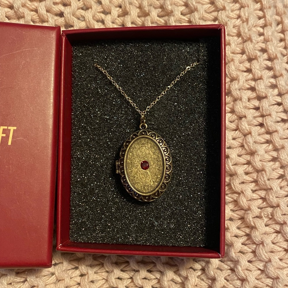 TAYLOR SWIFT RED “WE’LL RUN” LOCKET